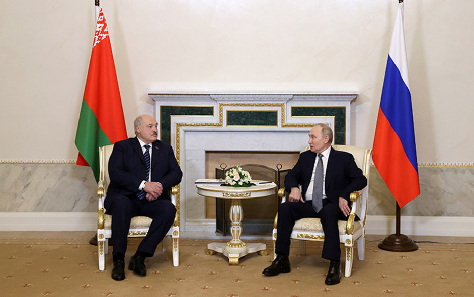 Александр Лукашенко о переговорах с Владимиром Путиным: мы очень серьезно погрузились в экономику и вопросы военно-промышленных комплексов