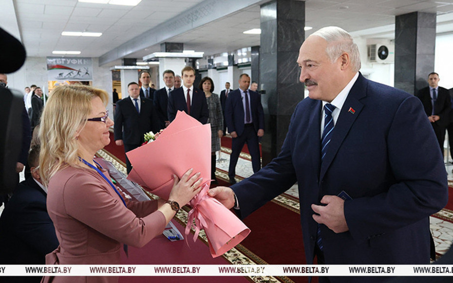 Александр Лукашенко на избирательном участке: голосую за профессионализм и преданность белорусскому народу