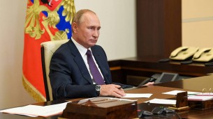 Владимир Путин поручил к 15 октября доложить о сроках поставки вакцины от коронавируса в Беларусь