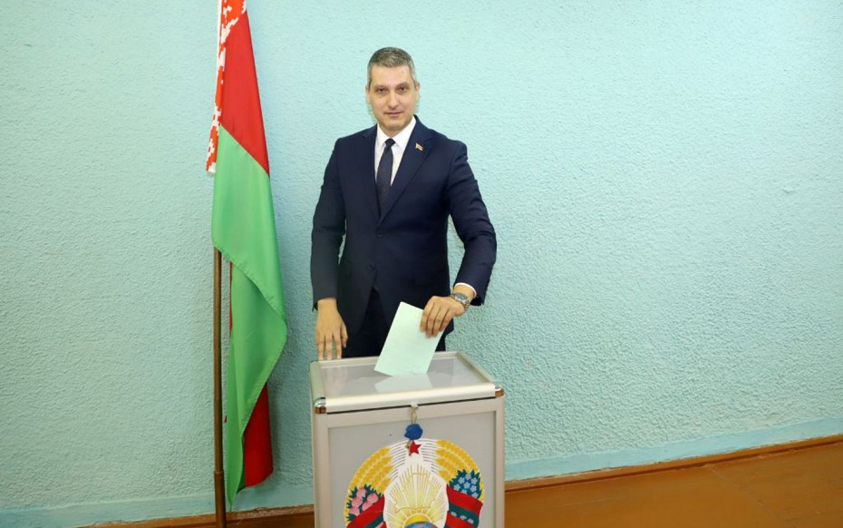 Председатель Ошмянского райисполкома Владислав Гершгорин принял участие в досрочном голосовании