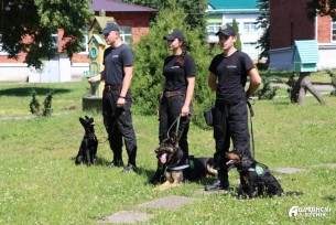 Кинологи Гродненской региональной таможни посетили воспитанников центра коррекционно-развивающего обучения и реабилитации