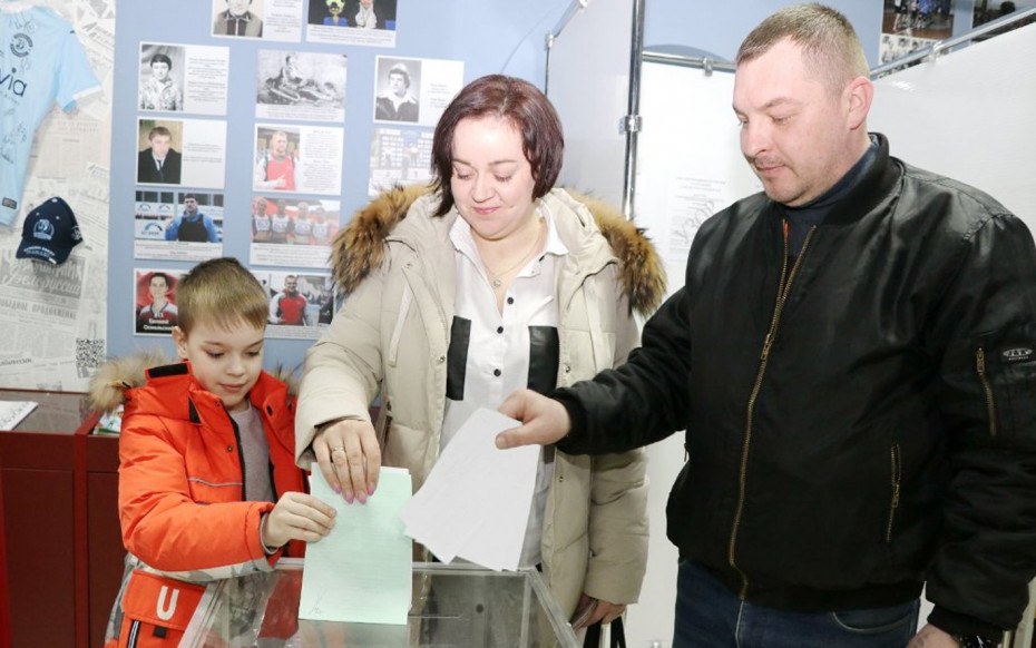 На досрочное голосование ошмянцы приходят семьями