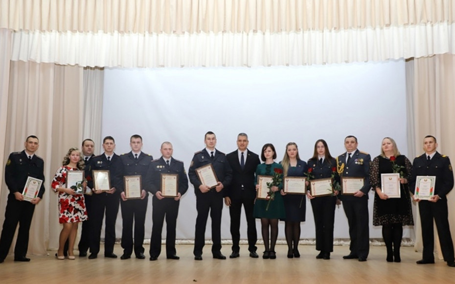 Награды и благодарности принимали ошмянские стражи правопорядка накануне Дня милиции