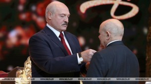 Аляксандр Лукашэнка ўручыў дзяржаўныя ўзнагароды дзяржслужачым, артыстам і журналістам
