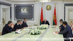 Экспарт, зарплаты і найважнейшыя інвестпраекты - Аляксандр Лукашэнка сабраў нараду па развіцці дрэваапрацоўкі