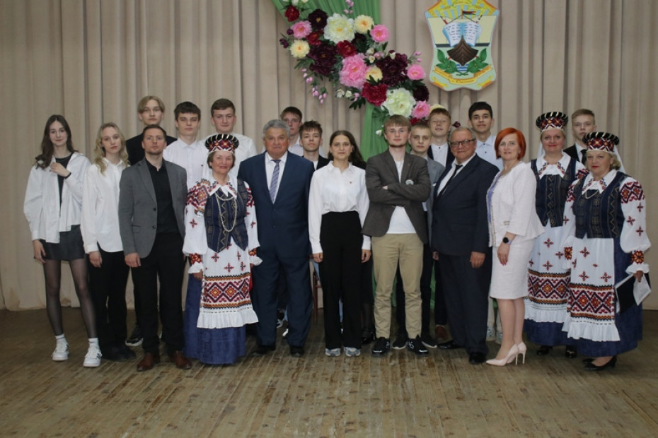 У СШ № 1 прайшла сустрэча выпускнікоў з выкладчыкамі БДТУ