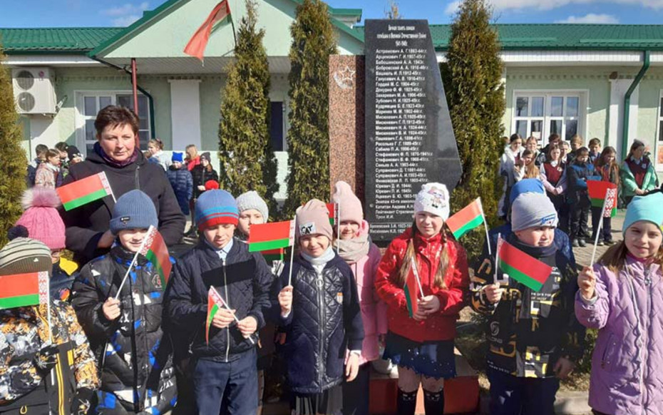 Памяць аб Хатыні - у нашым сэрцы. У аграгарадках Ашмянскага раёна прайшлі мітынгі-рэквіемы