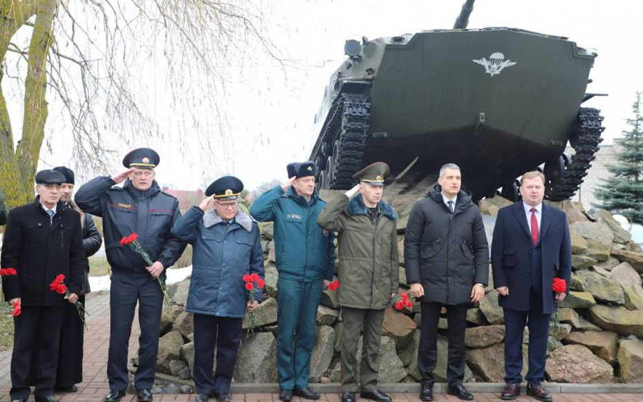 Мітынг-рэквіем у гонар Дня памяці воінаў-інтэрнацыяналістаў прайшоў у Ашмянах